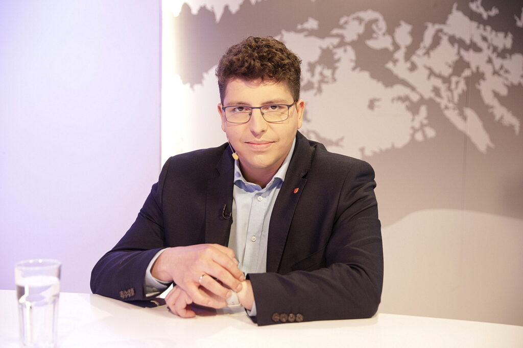 Ratusz chce jeszcze raz rozmawiać o kredycie. Co na to radni? - Radio Kielce 19.04.2024. Kielce. Debata 1:1 kandydatów na prezydenta Kielc. Agata Wojda – Marcin Stępniewski. / Fot. Jarosław Kubalski - Radio Kielce