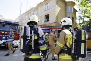 Nielegalne laboratorium i pożar w budynku po szpitalu MSWiA