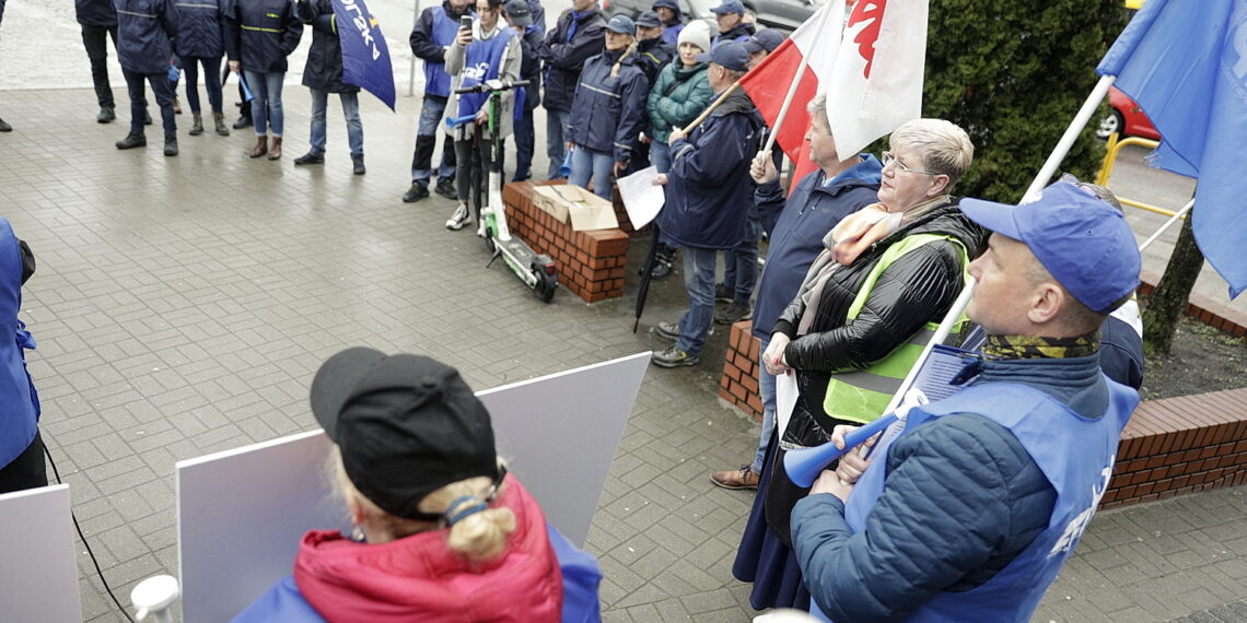 02.04.2024 Kielce. Protest pracowników Poczty Polskiej / Fot. Jarosław Kubalski - Radio Kielce