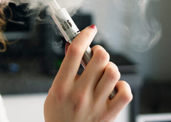 E-papierosy mogą narażać nastolatków na toksyczne działanie metali ciężkich