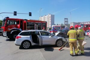 Zderzenie dwóch aut na ostrowieckim skrzyżowaniu
