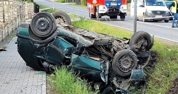 Tragiczny wypadek w Kijach. Kierowca zmarł na skutek odniesionych obrażeń