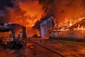 Pożar w Podborku. Właściciel gospodarstwa zdołał ewakuować zwierzęta