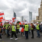 10.05.2024. Warszawa. Uczestnicy organizowanej przez "Solidarność" w ramach protestu przeciwko Zielonemu Ładowi manifestacji przed Sejmem w Warszawie. Organizatorami odbywającego się pod hasłem "Precz z Zielonym Ładem" przemarszu są NSZZ "Solidarność" oraz NSZZ Rolników Indywidualnych "Solidarność". Wśród uczestników marszu są także politycy Prawa i Sprawiedliwości / Fot. Paweł Supernak - PAP