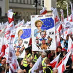 10.05.2024. Warszawa. Uczestnicy organizowanej przez "Solidarność" w ramach protestu przeciwko Zielonemu Ładowi manifestacji przed Sejmem w Warszawie. Organizatorami odbywającego się pod hasłem "Precz z Zielonym Ładem" przemarszu są NSZZ "Solidarność" oraz NSZZ Rolników Indywidualnych "Solidarność". Wśród uczestników marszu są także politycy Prawa i Sprawiedliwości / Fot. Radek Pietruszka - PAP