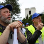 10.05.2024. Warszawa. Uczestnicy organizowanej przez "Solidarność" w ramach protestu przeciwko Zielonemu Ładowi manifestacji przed Sejmem w Warszawie. Organizatorami odbywającego się pod hasłem "Precz z Zielonym Ładem" przemarszu są NSZZ "Solidarność" oraz NSZZ Rolników Indywidualnych "Solidarność". Wśród uczestników marszu są także politycy Prawa i Sprawiedliwości / Fot. Paweł Supernak - PAP