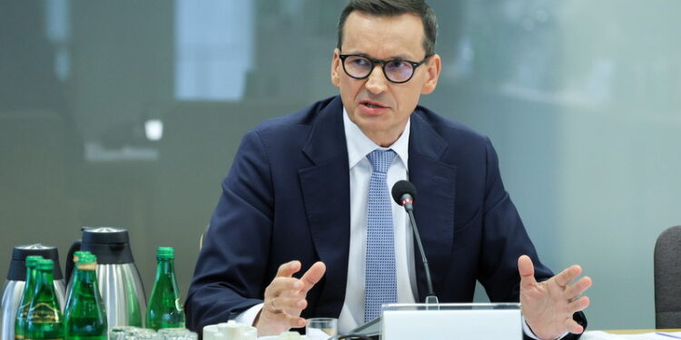 16.05.2024. Warszawa. Były premier Mateusz Morawiecki składa wyjaśnienia w charakterze świadka na posiedzeniu sejmowej komisji śledczej do zbadania legalności, prawidłowości oraz celowości działań podjętych w celu przygotowania i przeprowadzenia wyborów Prezydenta Rzeczypospolitej Polskiej w 2020 r. w formie głosowania korespondencyjnego / Fot. Paweł Supernak - PAP