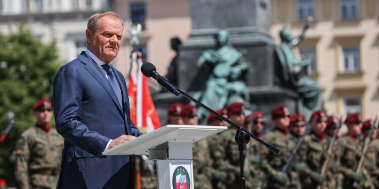Premier i szef MON złożyli hołd polskim żołnierzom, którzy 80 lat temu zdobyli Monte Cassino