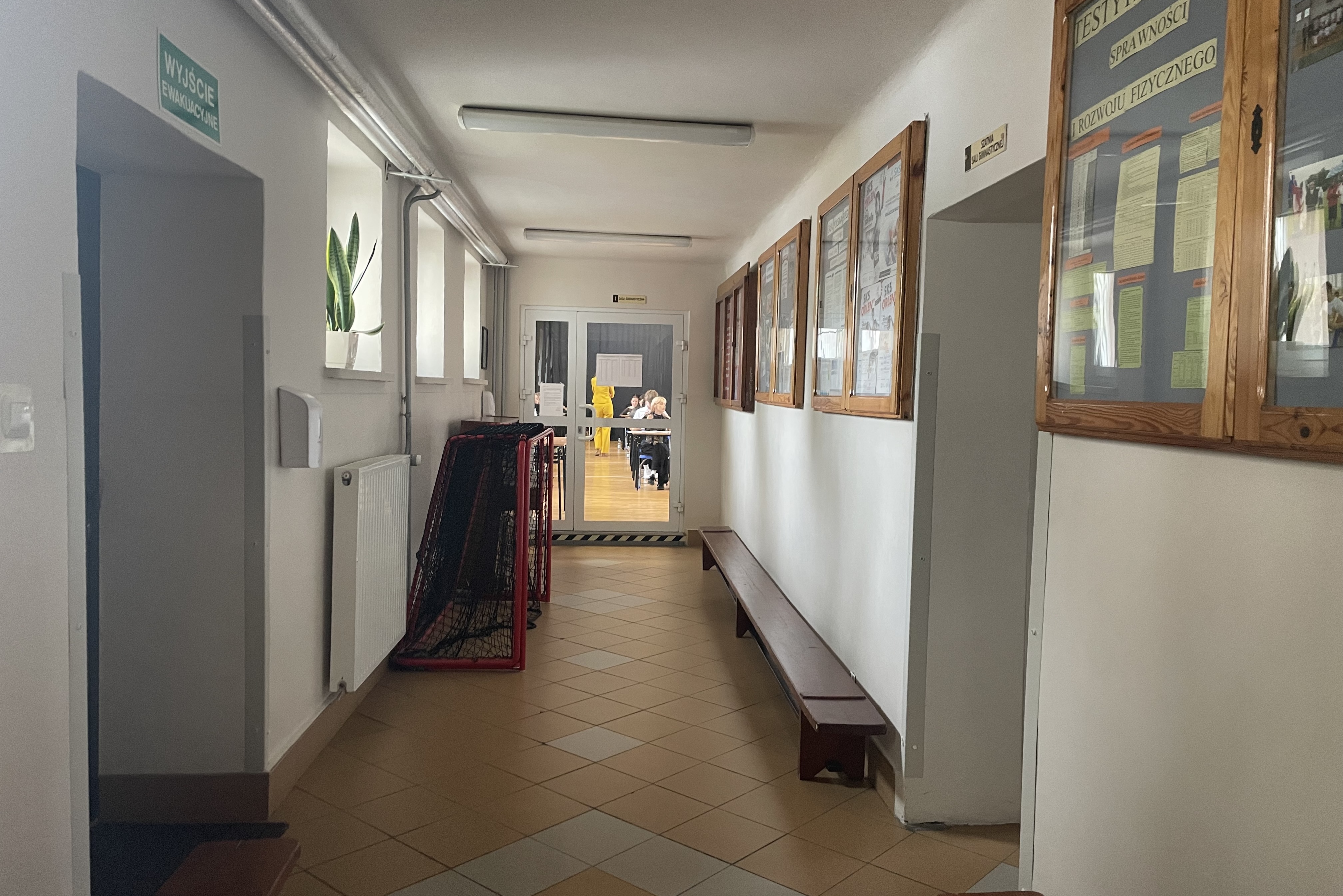 Spore emocje młodzieży z Końskich przed pierwszym egzaminem dojrzałości