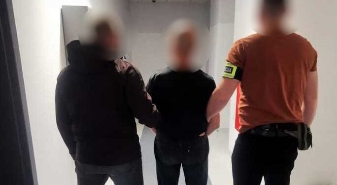 Zatrzymanie mężczyzny podejrzanego o podłożenie pocisku na tory / Fot. śląska policja