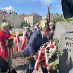 19.05.2024. Kielce. Święto Ludowe. Działacze Polskiego Stronnictwa Ludowego złożyli kwiaty przed pomnikiem Wincentego Witosa. Na zdjęciu: Michał Skotnicki - wicewojewoda świętokrzyski / Fot. Izabela Mortas-Rubak - Radio Kielce