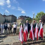 19.05.2024. Kielce. Święto Ludowe. Działacze Polskiego Stronnictwa Ludowego złożyli kwiaty przed pomnikiem Wincentego Witosa / Fot. Izabela Mortas-Rubak - Radio Kielce