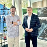 17.05.2024. Chmielnik. Spotkanie dla mieszkańców, dotyczące elektrowni jądrowej. Na zdjęciu (od lewej): Szczepan Ruman - prezes Świętokrzyskiej Grupy Przemysłowej Industria S.A., Paweł Wójcik - burmistrz Chmielnika / Fot. Dorota Klusek - Radio Kielce