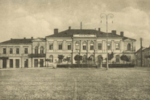 Kielce. Rynek – ok. 1948 r. / źródło: Biblioteka Narodowa, polona.pl