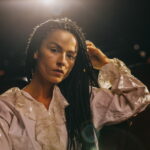 Teatr im. Stefana Żeromskiego w Kielcach. Scena tymczasowa. Zdjęcia do teledysku „Błyszczysz”. Na zdjęciu Martyna Pawłowska. / Fot. Marian Wąchała