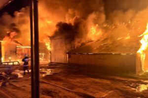 Pożar w Podborku. Właściciel gospodarstwa zdołał ewakuować zwierzęta