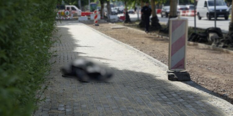 Tragedia w Kielcach. Mężczyzna leżał na chodniku i nie dawał oznak życia