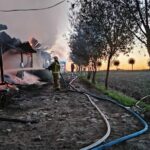 27.05.2024. Podborek. Pożar zabudowań gospodarczych / źródło: PSP Staszów