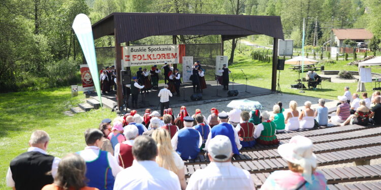 05.05.2024. Ciekoty. Centrum Edukacji i Kultury „Szklany Dom” w Ciekotach. Powiatowe eliminacje do 48. Buskich Spotkań z Folklorem / Fot. Wiktor Taszłow - Radio Kielce