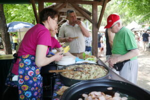 05.05.2024. Tokarnia. Festiwalu Smaków przyciągnął tłumy. / Fot. Wiktor Taszłow - Radio Kielce