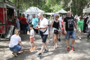 05.05.2024. Tokarnia. Festiwalu Smaków przyciągnął tłumy. / Fot. Wiktor Taszłow - Radio Kielce