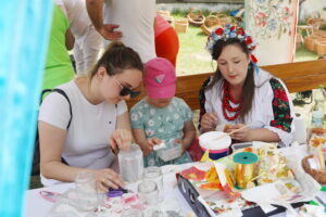 05.05.2024. Tokarnia. Festiwalu Smaków przyciągnął tłumy. / Fot. Wiktor Taszłow - Radio Kielce