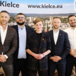 10.05.2024. Kielce. Przedstawienie nowego wiceprezydenta Kielc. Na zdjęciu (od lewej): Maciej Bursztein - radny Rady Miasta Kielce, Piotr Rogula - zastępca prezydenta Kielc, Agata Wojda - prezydent Kielc, Maciej Jakubczyk - radny Rady Miasta Kielce i Michał Piasecki - radny Rady Miasta Kielce / Fot. Wiktor Taszłow - Radio Kielce