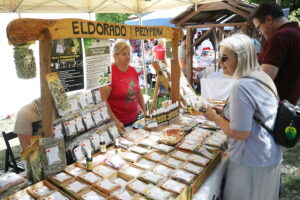 04.05.2024. Tokarnia. 8. Świętokrzyski Festiwalu Smaków trwa w Parku Etnograficznym. / Fot. Wiktor Taszłow - Radio Kielce