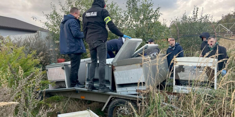 Jędrzejowscy policjanci zabezpieczyli blisko pół tony narkotyków, prekursorów i substancji do ich wytwarzania / Fot. KPP w Jędrzejowie