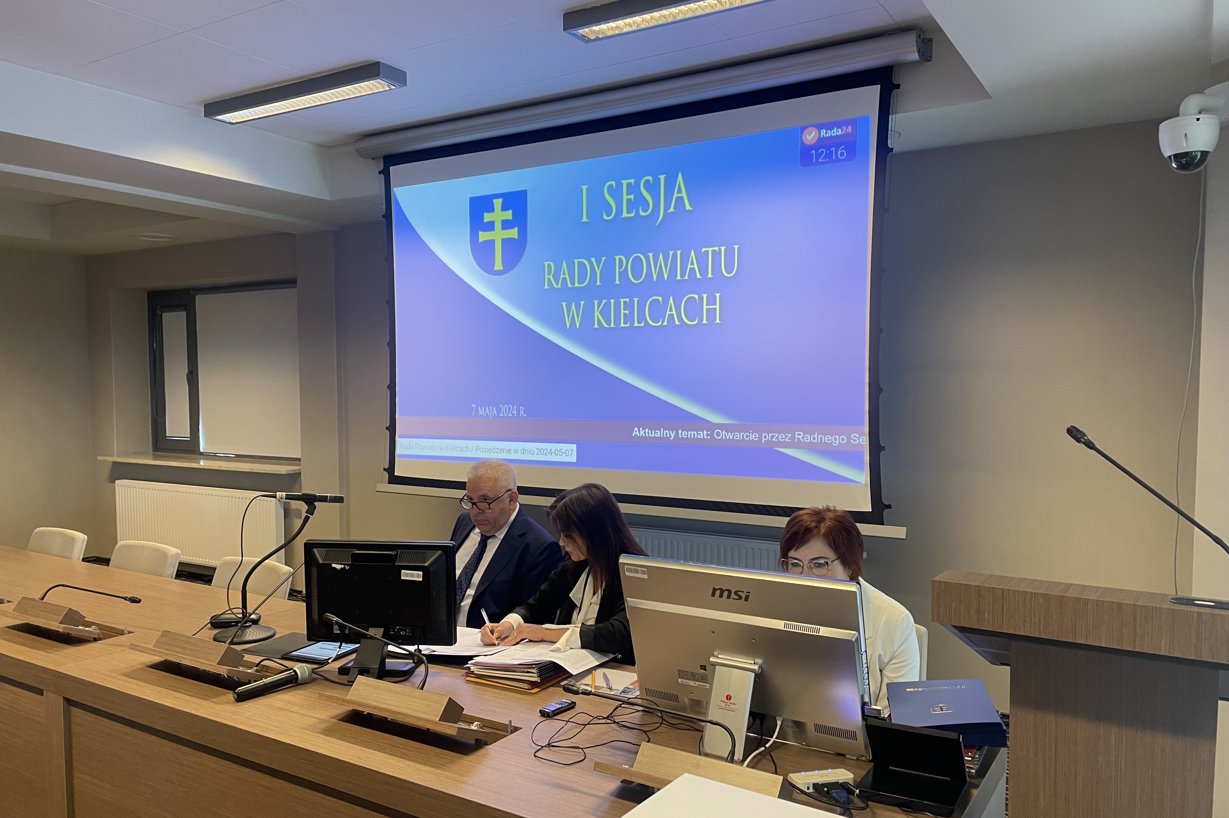 Inwestycje drogowe jednym z tematów sesji rady powiatu
