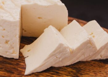 Dwa gramy sera więcej mogą rozwiązać problem nadwyżki mleka