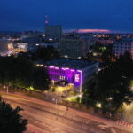 19.05.2024 Budynek Radia Kielce podświetlony na fioletowo / Fot. Jarosław Kubalski - Radio Kielce