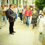18.05.2024. Kielce. Spacer śladami Gustawa Herlinga-Grudzińskiego / Fot. Jarosław Kubalski - Radio Kielce