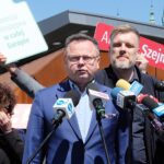 17.05.2024. Kielce. Konferencja Nowej Lewicy. Promocja programu wyborczego do Parlamentu Europejskiego. Na zdjęciu (przy mikrofonie): poseł Adrian Zandberg / Fot. Jarosław Kubalski - Radio Kielce