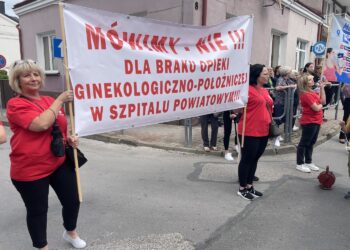 Położne pikietowały przeciwko zawieszeniu dwóch oddziałów szpitalnych