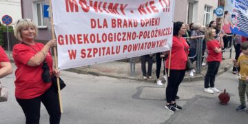 Położne pikietowały przeciwko zawieszeniu dwóch oddziałów szpitalnych