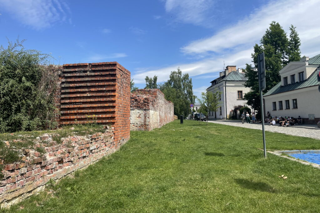 28.05.2024. Sandomierz. Średniowieczny mur miejski. / Fot. Grażyna Szlęzak - Radio Kielce