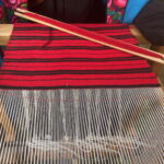 To rzemiosło wraca po latach. Jego regionalnym centrum był niegdyś Bodzentyn - Radio Kielce 05.05.2024. Bodzentyn. Warsztaty tkackie w zagrodzie Czernikiewiczow. / Fot. Anna Głąb - Radio Kielce