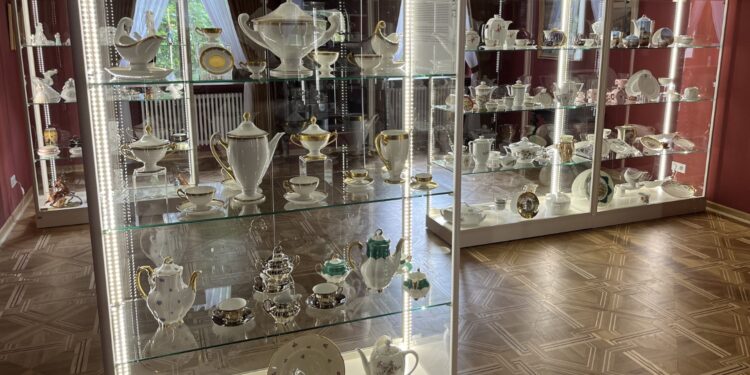 Wystawa porcelany w Pałacu Wielopolskich