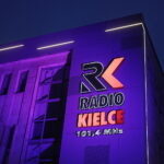 19.05.2024 Budynek Radia Kielce podświetlony na fioletowo / Fot. Jarosław Kubalski - Radio Kielce
