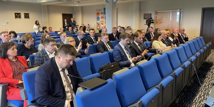 Powiatowi radni podejmą ważne decyzje - Radio Kielce Powiatowi radni podejmą ważne decyzje