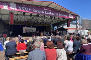 12.05.2024. Samborzec. 34. Wojewódzkie Święto Kwitnącej Jabłoni / Fot. Grażyna Szlęzak - Radio Kielce