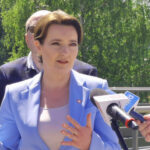 13.05.2024 Kielce. Konferencja prasowa inaugurująca kampanię Małgorzaty Wilk-Grzywny przed wyborami do Parlamentu Europejskiego. Przed mikrofonem Ministra ds. Polityki Senioralnej Marzena Okła-Drewnowicz / Fot. Aleksandra Kwaśniewska - Radio Kielce