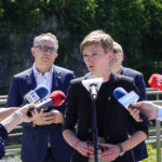 13.05.2024 Kielce. Konferencja prasowa inaugurująca kampanię Małgorzaty Wilk-Grzywny przed wyborami do Parlamentu Europejskiego. Przed mikrofonem prezydentka Kielc Agata Wojda / Fot. Aleksandra Kwaśniewska - Radio Kielce