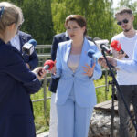 13.05.2024 Kielce. Konferencja prasowa inaugurująca kampanię Małgorzaty Wilk-Grzywny przed wyborami do Parlamentu Europejskiego. Przed mikrofonem Ministra ds. Polityki Senioralnej Marzena Okła-Drewnowicz / Fot. Aleksandra Kwaśniewska - Radio Kielce