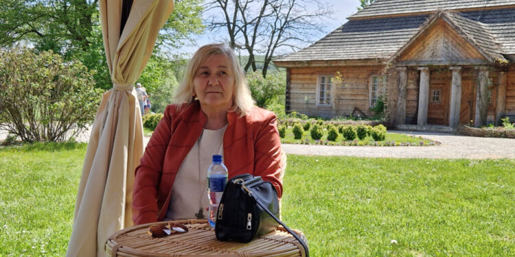O charakterystycznych elementach świętokrzyskiej gwary mówiła etnolog, doktor Alicja Trukszyn. / Fot. Marzena Smoręda