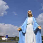 Parafia odbudowała zniszczoną przez wandala kapliczkę