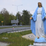 Parafia odbudowała zniszczoną przez wandala kapliczkę