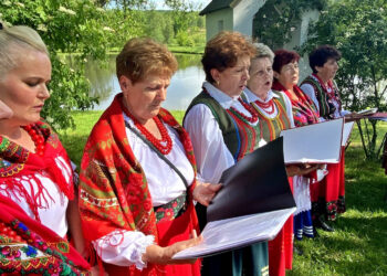 Śpiewy Majowe w Ciekotach w duchu tradycji i ludowej kultury - Radio Kielce