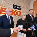 10.06.2024. Skarżysko-Kamienna. Konferencja prasowa nt. eksplozji i pożaru w zakładach zbrojeniowych Mesko. Na zdjęciu (od lewej): Krzysztof Trofiniak - prezes Polskiej Grupy Zbrojeniowej, Elżbieta Śreniawska - Prezes Zarządu MESKO S.A., Przemysław Kowalczuk - członek Zarządu MESKO S.A. i Józef Bryk - wojewoda świętokrzyski / Fot. Piotr Polak - PAP